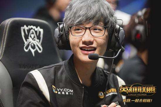 帕克：曼联买拉门斯是质的提升，跟奥纳纳相比他太像个门将了